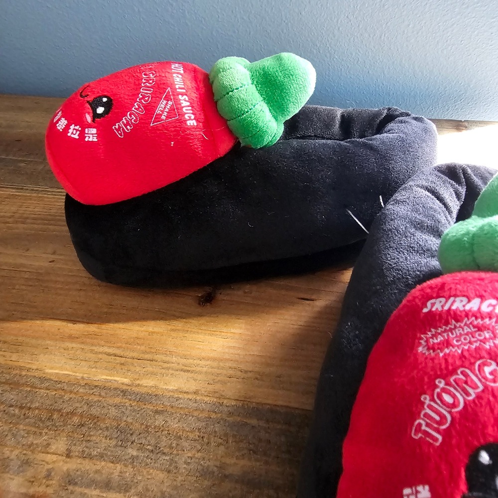 Women's Sriracha Hot Chili Sauce Slippers Plush Cozy Indoor Shoes S/M 4-7 - Picture 6 of 7